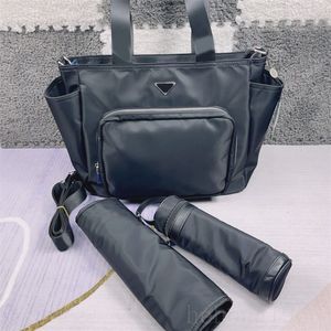 Bolso de mamá con letras completas, diseñador de lujo, bolso de pañales, gris, negro, patrón de dibujos animados simple, bolso de bebé multifunción conveniente, apiladores de pañales XB049 Q2