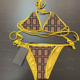 Lettre complète femmes Bikinis Sexy rembourré fendu maillots de bain été mode licou charmant maillot de bain plage soutien-gorge slips avec cravate