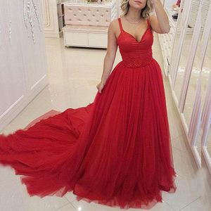 Robes de bal rouge complet 2020 Volume Tulle une ligne Sexy col en V robe de soirée taille de perle longue robe queue chaude robes de grande taille