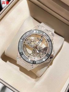 Watch entièrement creux entièrement automatique pour les femmes de niche de niche légère luxe mécanique luxueuse full diamond ciel étoile