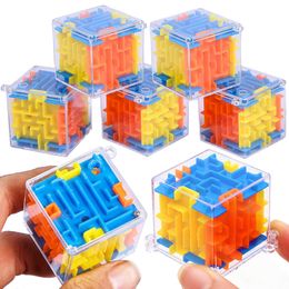 Leuk 3D Maze Educational Toy Mini Magic Cube Puzzle Toys Brain Teasers Daag speelgoedkinderen Vroege educatieve spellen Verlieten stress verlichten