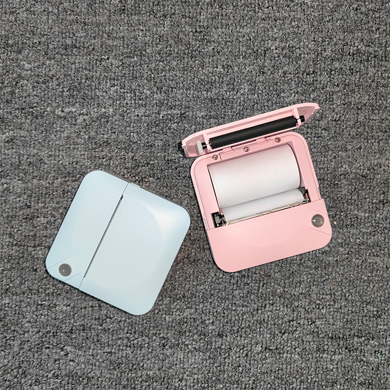 재미있는 인쇄 휴대용 열 자체 접착제 스티커 사진 프린터 HD 미니 블루투스 57*25mm 용품 2D 라벨 제작자 전화