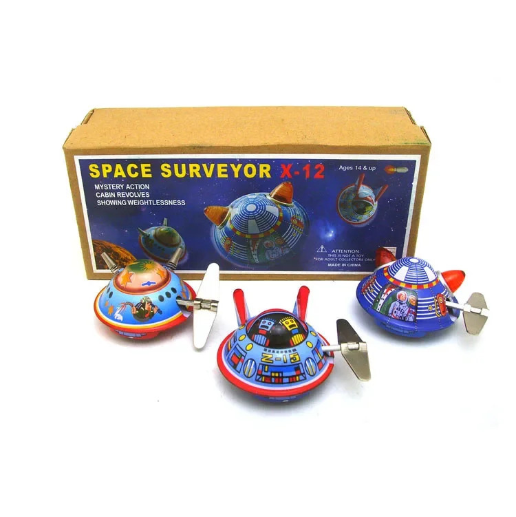 Rolig 3st/Lot Adult Collection Retro Wind Up Toy Metal Tin UFO Space Ship Space Surveyor Spaceman Clockwork Toy Vintage Toy 240307