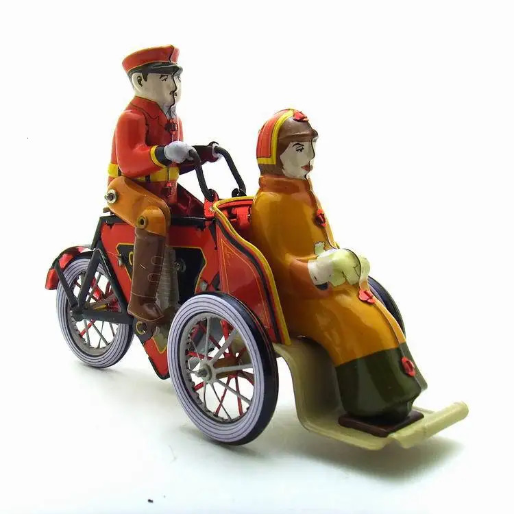 Rolig vuxensamling Retro Wind Up Toy Metal Tin Rickshaw Tricycle Driver Car Clockwork Toy Figure Model Vintage Toy Gift 240307