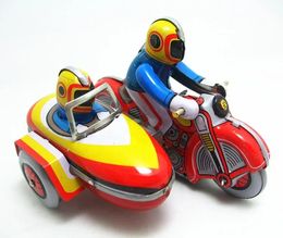 Grappige klassieke collectie Retro Clockwork Wind up Metal Walking Tin Drie rondes motorfiets speelgoed Mechanisch speelgoed kindercadeau 240307