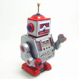 COLLECTION CLASSIQUE DROIT CLASSE Rétro Clockwork Wind Up Metal Walking Tin Répardeur Robot Rappel Rappel Mécanique Toy Kids Christmas Gift 240401