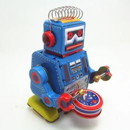 Grappige klassieke collectie retro uurwerk Wind Metal Walking Tin Band Drummer Robot Toy Mechanical Toys Kids Kerstcadeau 240329