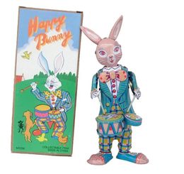COLLECTION CLASSIQUE DROIT CLOCE RETRO CLOCKWORD HAPPY BUPny Rabbit Wind Up Metal Walking Tin Play Drum Rabbit Robot Mécanique jouet 240424