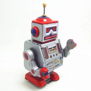 Colección clásica divertida Retro Clockwork Wind up Metal Walking Tin reparador robot retiro Juguete mecánico niños regalo de Navidad 240104