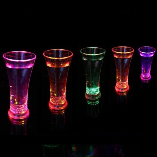 Drôle Drinkware Rainbow Color Cup Flash Verre Dazzle LED Flash Cups Sensor Glow Juice Cup Bière Verres à vin Bar Party Décoration ZCGY28