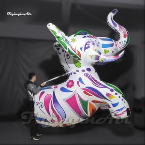 Grappige gigantische kleurrijke wandelende opblaasbare olifant kostuum gecontroleerde opblazen parade dierlijke mascotte ballon voor show