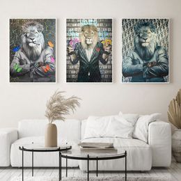 Grappige Lion Boss in Suit Foto's op Canvas Wall Art Painting Millionaire Animal Posters and Prints for Living Room Decoration