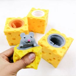 Grappige Mouse Cheese Block Squeeze Anti-Stress Toy Squizable Stress Relief Fidget Speelgoed voor kinderen Volwassen