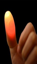 Grappige nieuwigheid verlichting duimen LED -licht flitsende vingers goochelprops verbazingwekkende gloedspeelgoed kinderen kinderen lichtgevende geschenken dbc bh302237674