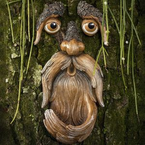Drôle vieil arbre visage Hugger jardin art extérieur gnome gnome fantaisiste vieil sculpture arbre amusant décoration de jardin homme sta m5q7 240518