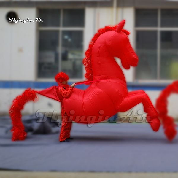 Divertido desfile de rendimiento, disfraz de caballo inflable rojo para caminar, globo de Animal soplado por aire controlado para espectáculo de escenario de Carnaval