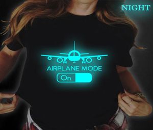 Divertido piloto volando avión modo camisetas mujeres y hombres verano algodón Harajuku manga corta cuello redondo streetwear luminoso negro Tshi9753311