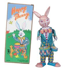 Funny Toys Funny Classic collection Retro Clockwork happy bunny rabbit Wind up Metal Walking Tin play drum robot Mechanisch speelgoed 230705