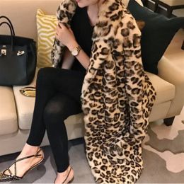 Bont 2023 Winter Winter Women Brand Fashion Leopard Long Teddy Bear Jackets Coats Luxe mode Dikke Warm Outerwear Faux Fur Coat Vrouw