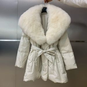 Fur Nieuwe Winter Winter Women Goose Down Jacket met riem Fashion Slim Feather Puffer Coat Snow Buitenswear enorme natuurlijke vossen kont