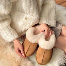 Zapatillas de piel para mujer que usan botas de nieve con puntera integrada de piel y piel nuevas zapatillas de algodón cálidas de un pie para invierno 231007
