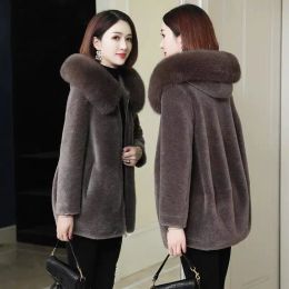 Fourrure Femmes 2023 automne hiver nouvelle mode Real Lamb Lamb Wool Matel avec une veste à capuche à fourrure de renard naturel