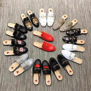 g Family Baotou halve pantoffels Muller's externe slijtage platte schoenen met hoefijzergesp Internet rode luie pantoffels