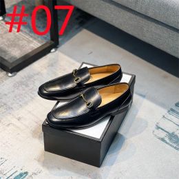 G modèle 2024 Chaussures de robe de mariage de mariage Menles décontractés Loafers Nouveaux chaussures de pois paresseux à grande taille broderie mocassins chaussures suède en cuir s.