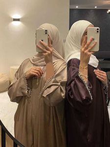 G1KN Vêtements ethniques Nouveaux musulmans élégants Abaya Cuff perle Islam Black Robe Dubaï Long Woman Svence Robe Kaftan Maroccan Mariage Caftan Ramadan D240419