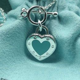 G29p Collares pendientes t Familia S925 Plata esterlina Tiffanynet Collar de corazón azul para mujer Letra Colgante de amor Hebilla de aguja simple y versátil Amor Clavícula Cha