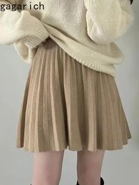 Gagarich femmes tricoté jupe coréenne Chic automne hiver Simple solide mince polyvalent taille haute plissée jupes courtes femme 240201