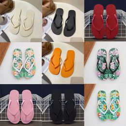 GAI designer Pantoufles sandales mode chaussures de plate-forme en plein air chaussures de plage pincées classiques alphabet imprimé tongs été chaussures décontractées plates GAI-24
