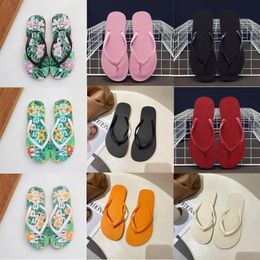 Gai Designer Slippers Sandals Fashion Outdoor Plateforme Chaussures Classic Pinced Beach Shoes Alphabet Print Flip Flops Summer Flat Casual Shoes Gai-35 Gai