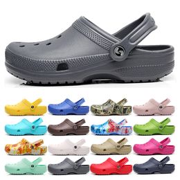 GAI GAI GAI 2022 Slippers Klassiek Klompen Sandalen Instappers Zwart Wit Rood Roze Roze Casual Strand Waterdichte schoenen Slippers Heren Verpleging Ziekenhuis Dames Werk Medisch