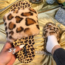 GAI GAI GAI Meisje Pluizige Bont Slippers Dames Indoor Warme Harige Slippers Zwart Wit Luipaard Print Pluche Slippers Qq808 210625