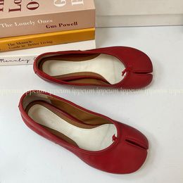 GAI GAI IPPEUM Vrouwen Sier Tabi Split Toe Flats Mary Janes Ontwerpers Schoenen Plus Size 44 Loafers Lolita Jurk Ballets 230830