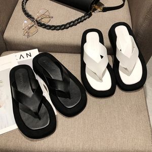 GAI GAI Pantoufles Noirblanc Couleur Mixte Fond Épais Tongs Célèbre Designe Clip Toe Pantoufles Dames Plate-Forme Jandal Diapositives Chaussures De Plage 23519