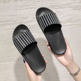 Gai Home Slippers for Femmes Summer Home Bathroom Couples Indoor Home Stripe Slippers for Men and Women Externe Wear Simple Slippers