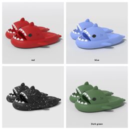 Gai Slippers Femmes Une sensation sur les sandales de coton pour hommes Sandales de requin simple et mignonne de couple doux et mignon Couleur solide d'été pour la maison confortable Chaussures 36-45