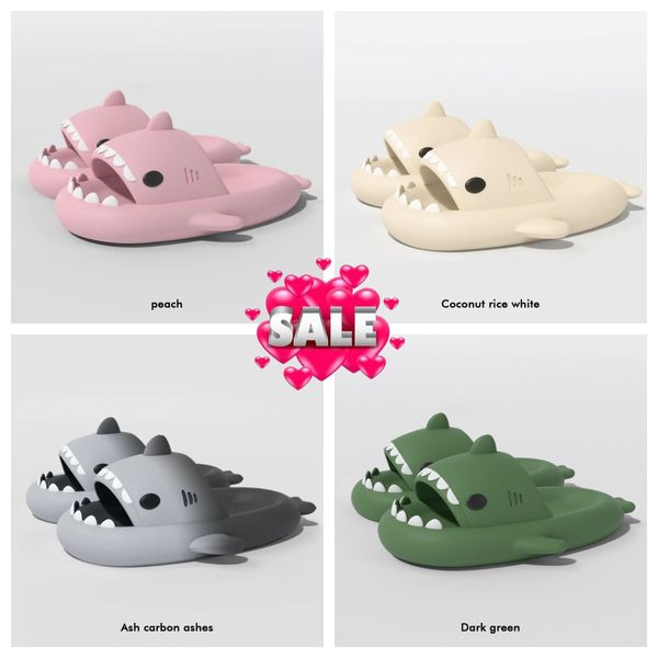 Gai Slippers Femmes Une sensation sur les sandales en coton pour les hommes Sandales mignonnes mignonnes de couple doux Couleur solide d'été pour femmes chaussures de maison confortables 36-45 Nouveau