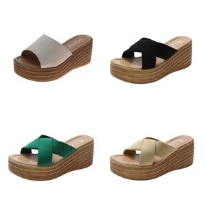 Gai imperméable Chaussures d'été Chaussures Slippers Femmes Soft Soft Soled Uster Ush-Drag Nurse Sandales Hommes à semelles épaisses Femmes Six Couleur contrastée plage