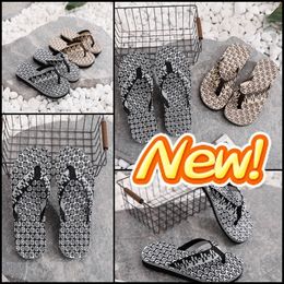 Gai Womens Sandals Mens Pantres de mode floral Slipper Rubber Flats Sandales Summer Beach Chaussures bas prix Big Taille 39-45