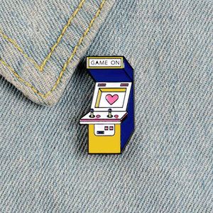 Game Machine Emaille Pin Video Games Badge Pink Heart Broche Cartoon Rocker Love Clothes Rugzak Tas Revers Pin Sieraden Gift voor Kid