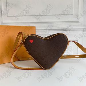 Jeu sur Coeur Womens Designer Red Heart Shape Sac Coin Purse Purse Cross Cross Body Small Handbag Pouch Cruise Mini Sacs M574562517