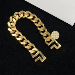 Gap Letter Hollow Charm pulseras para dama gruesas pulseras con borde dorado cadena pesada mujeres hebilla corta joyería de estilo exagerado