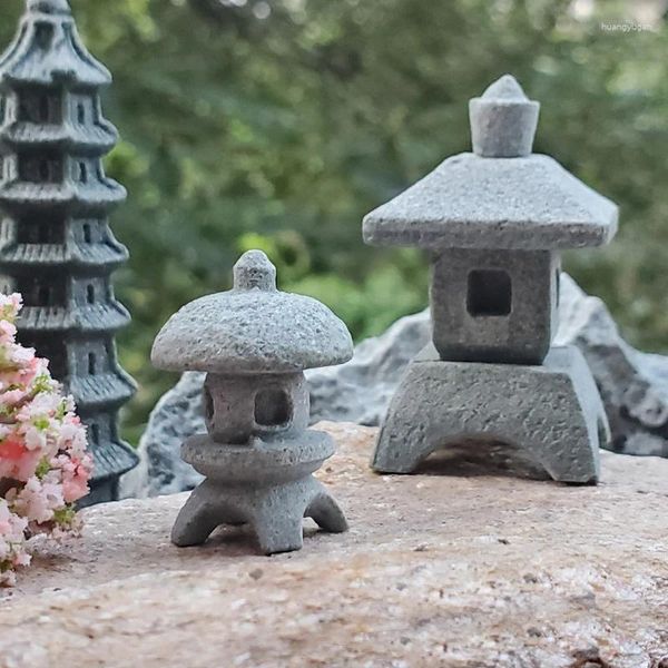 Décorations de jardin 1pc Gazebo Lanternes chinoises Mini Pagode Modèle Décoration Pierre Miniature Statue Grès Maison Accessoire