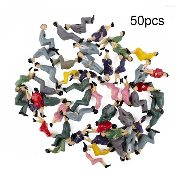 Décorations de jardin 50pcs figurines en plastique assises 1:32 personnes miniatures humaines peintes mixtes décoratives modèles architecturaux fournitures