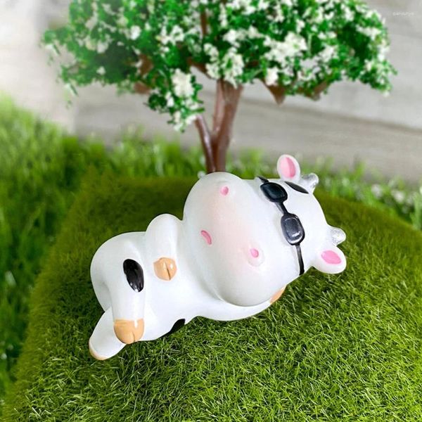 Décorations de jardin 8 PCS Résine Artisanat Ornements Cartoon Status de vache minuscules figurines de décoration de décoration mini micro-paysage vaches