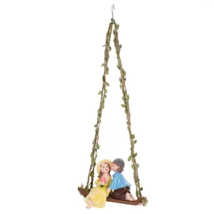 Décorations de jardin Pendentif de couple avec sculpture Décor pour la maison Cintre Ornements de cour Résine Miniature Statues d'amoureux extérieurs