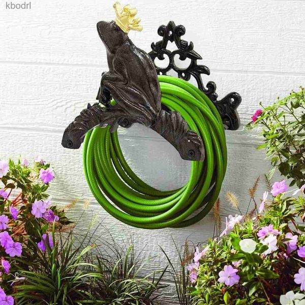 Decoraciones de jardín Príncipe Rana Soporte para Manguera de Jardín Marrón Antiguo con Corona Dorada Percha para Manguera de Agua Montado en la Pared Estante para Manguera Interior y Exterior Decorativo YQ240116